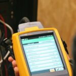 فني تركيب مقويات الإشارة: خبرة موثوقة لسرعة واستقرار شبكتك