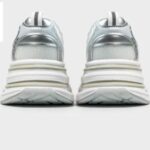 נעליים עם סולייה: נוחות ואופנתיות בכפתור אחד